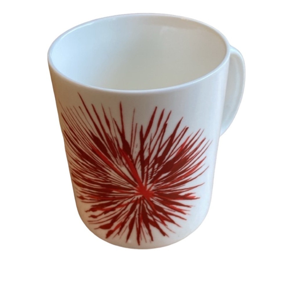 Starbucks Red and White Ceramic Mug. 2015 starburst. 12 fl ounce. Holiday.